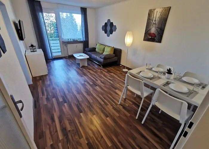 Cozy & Spacious With Balcony Apartmán