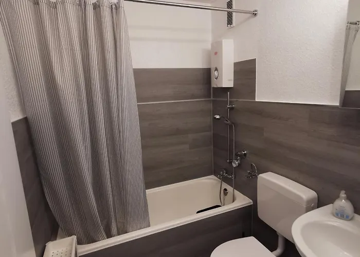 Cozy & Spacious With Balcony Apartmán *